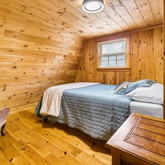 Knotty Pines 4 Bedroom with Waterfront Views