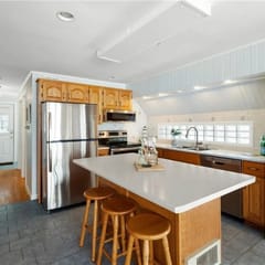 East Coastal- Waterfront Cottage