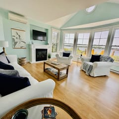 Coastlines Retreat · Ocean Views · Sleeps 9
