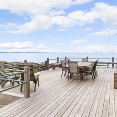 3 bedroom Waterfront Oasis