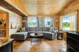 3 bedroom Cozy Cabin with Large Cedar Hot Tub - Image 2