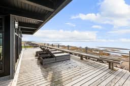 3 bedroom Waterfront Oasis - Image 2
