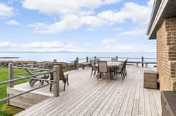 3 bedroom Waterfront Oasis - Image 4