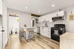 The Big City Stay | Sleeps 11 | Walkable Location - Image 2