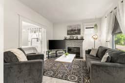 Clean & Modern 1BR | 4 Guests | Parking & Wi-Fi - Image 5