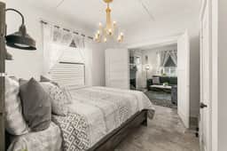 Clean & Modern 1BR | 4 Guests | Parking & Wi-Fi - Image 2