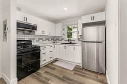 Moncton 3BR Gem | Near Downtown | Wi-Fi & Free Parking - Image 3