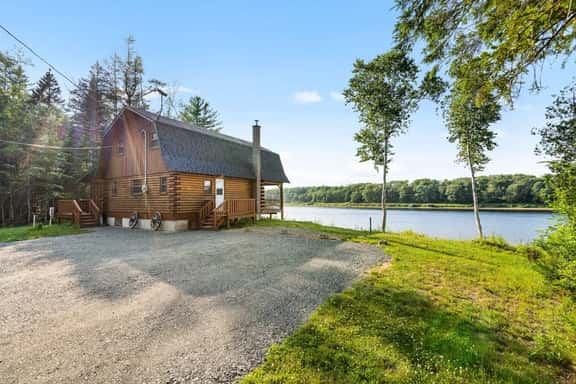 Knotty Pines 4 Bedroom with Waterfront Views - Image 1