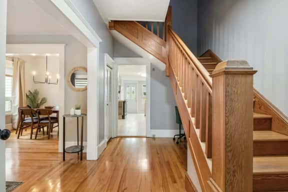 3-Bedroom Stay near Hospitals - Image 1