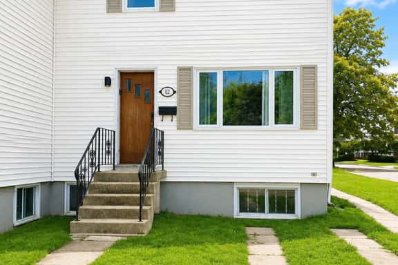 Cozy 2-Bedroom Basement Apartment Near Hospitals - Image 1