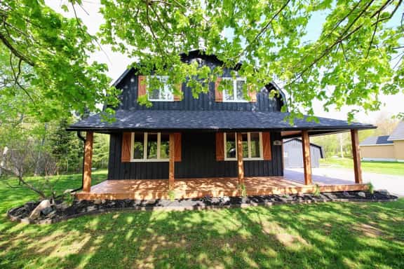 Black Barn Family Beach House - Image 1