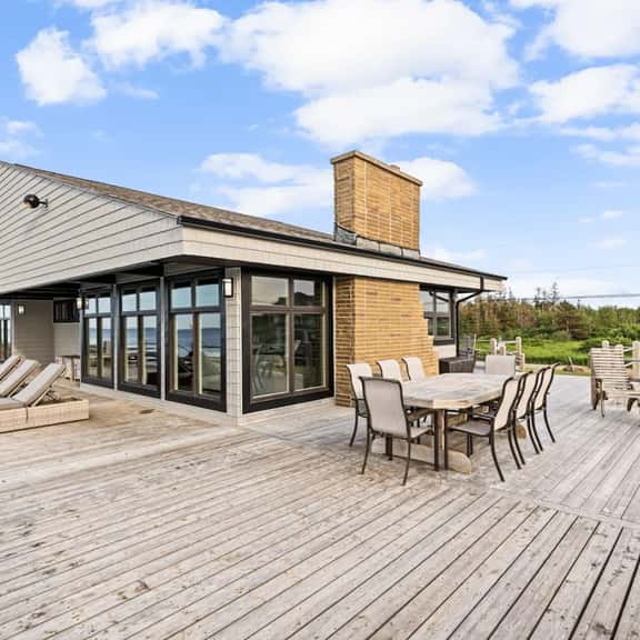 3 bedroom Waterfront Oasis - Image 1