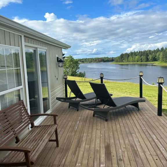Private Waterfront Getaway - Image 1