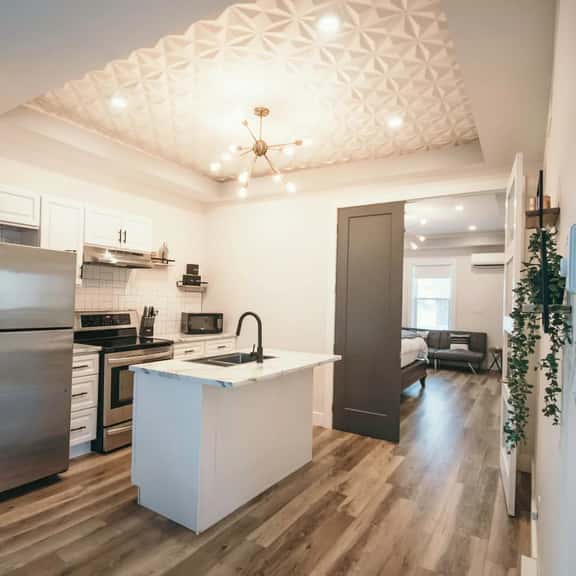 Cozy & Stylish One-Bedroom Apartment Near Downtown Moncton - Image 1