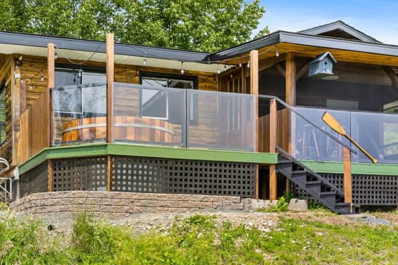 3 bedroom Cozy Cabin with Large Cedar Hot Tub - Image 3
