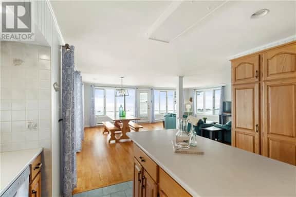 East Coastal- Waterfront Cottage - Image 2