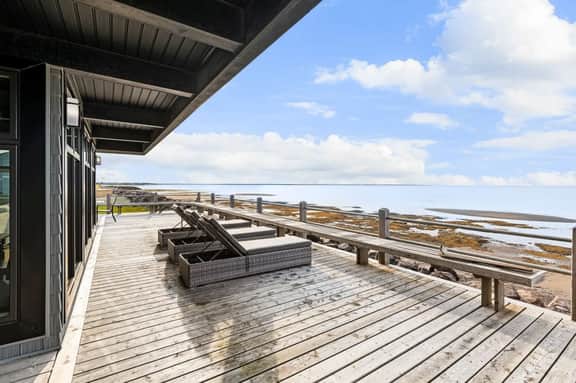3 bedroom Waterfront Oasis - Image 2