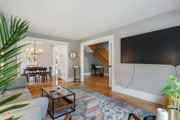 3-Bedroom Stay near Hospitals - Image 5