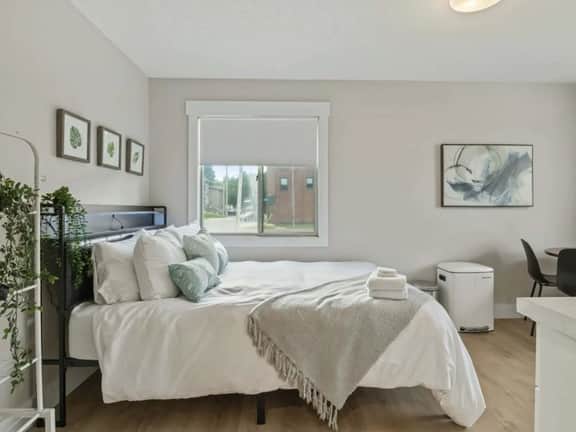 Modern Studio Apartment Near Hospitals - Image 5