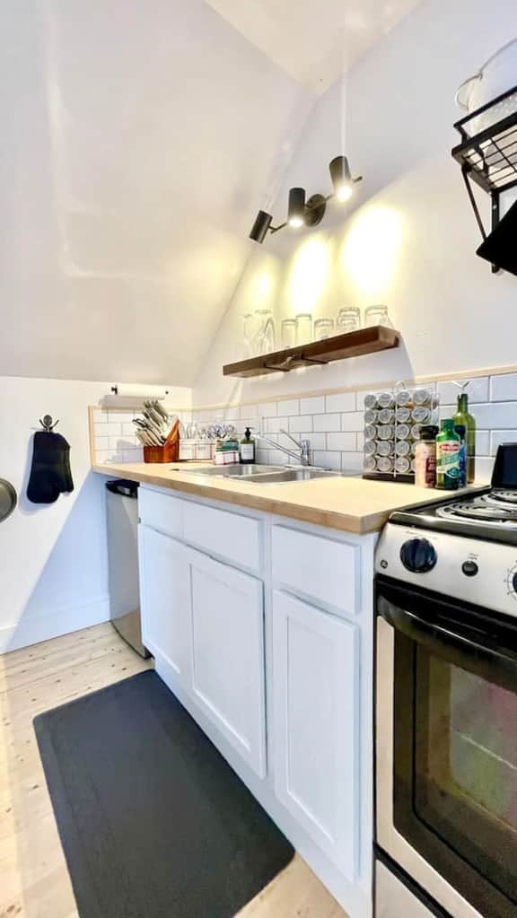 Fin's Studio Suite Apartment, Alma, Fundy Park - Image 3