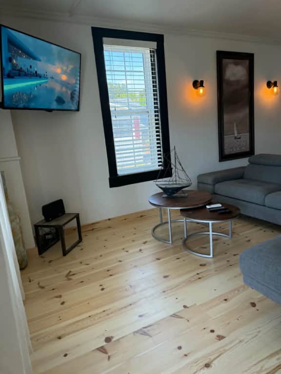 2 bedroom home, Sleeps 6 - Image 4