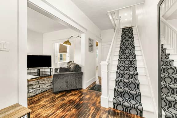 The Big City Stay | Sleeps 11 | Walkable Location - Image 3