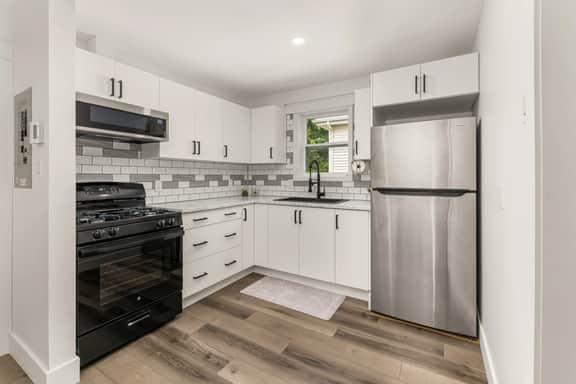 Moncton 3BR Gem | Near Downtown | Wi-Fi & Free Parking - Image 3